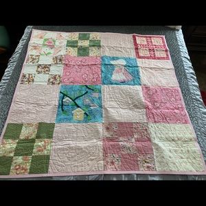 Vtg Sue quilt blanket 47”x47”